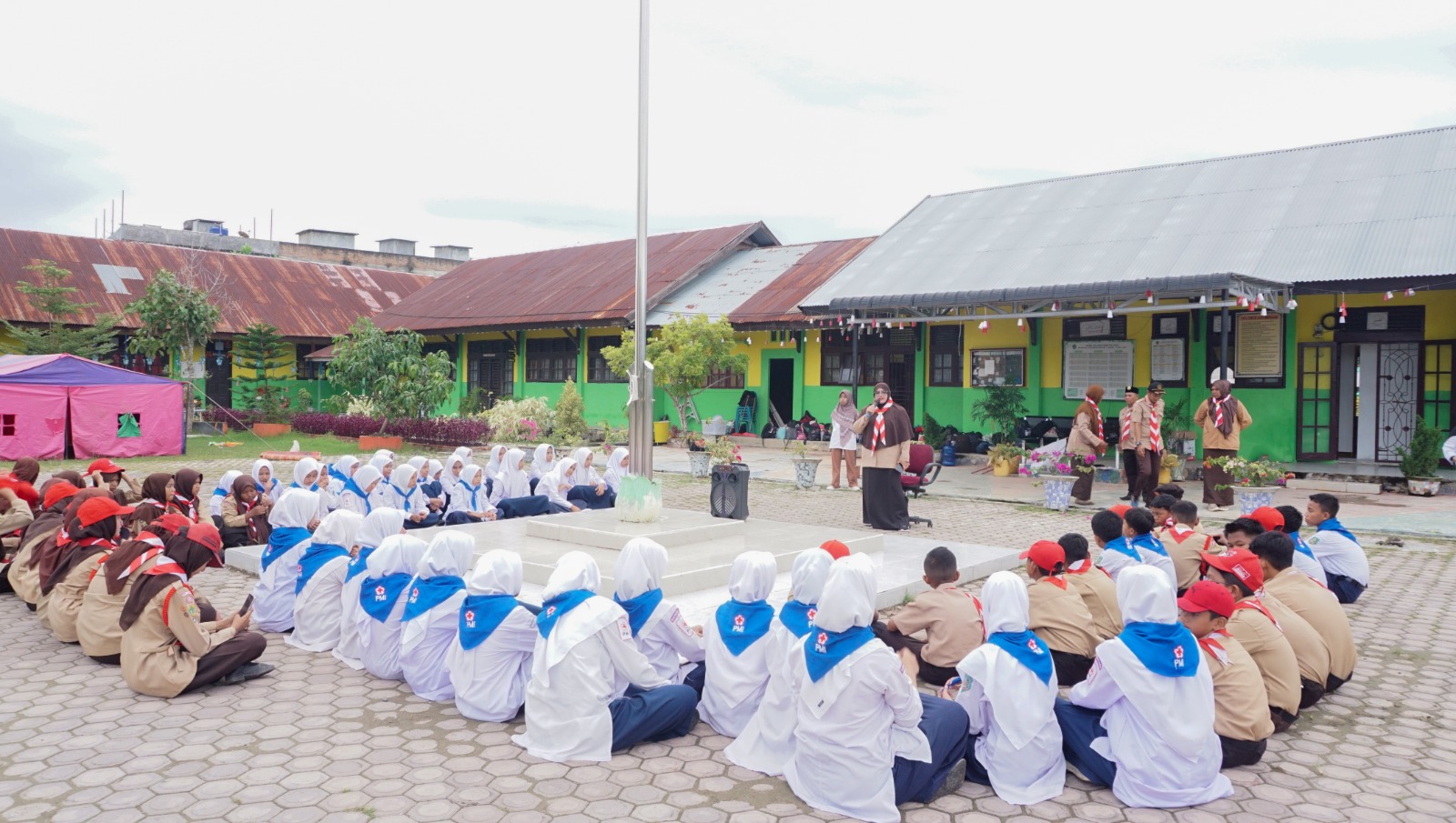 Penyampaian materi oleh Kepala Madrasah tentang leadership atau Kepemimpinan