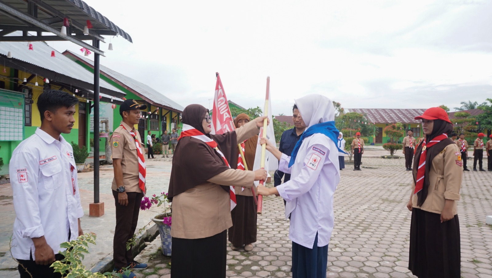 Pembukaan Persami MTsN 1 Langsa oleh Kepala Madrasah, Hj. Cut Nurlisma, S. Pd